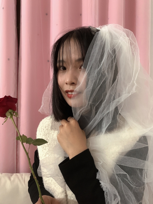 持紫菜包饭的女孩的第一张照片--宁化交友网